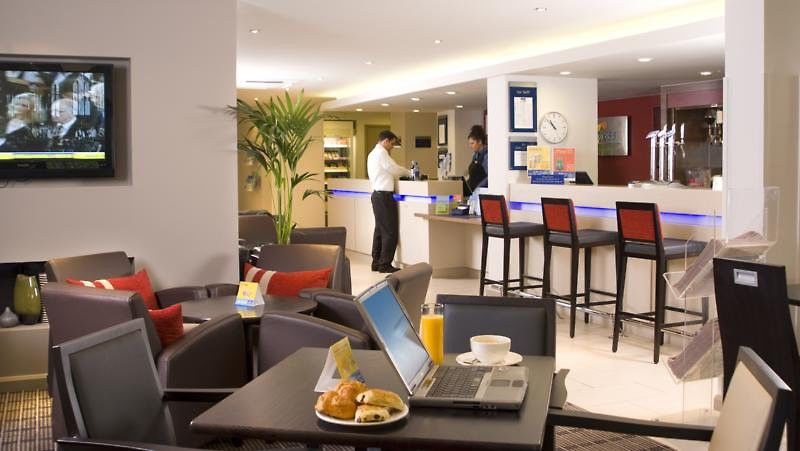 Holiday Inn Express Stoke-On-Trent, An Ihg Hotel Экстерьер фото