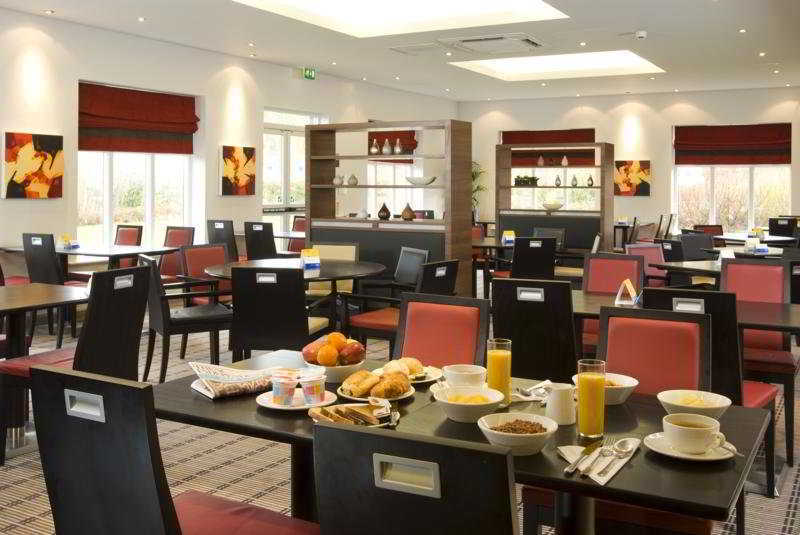 Holiday Inn Express Stoke-On-Trent, An Ihg Hotel Экстерьер фото