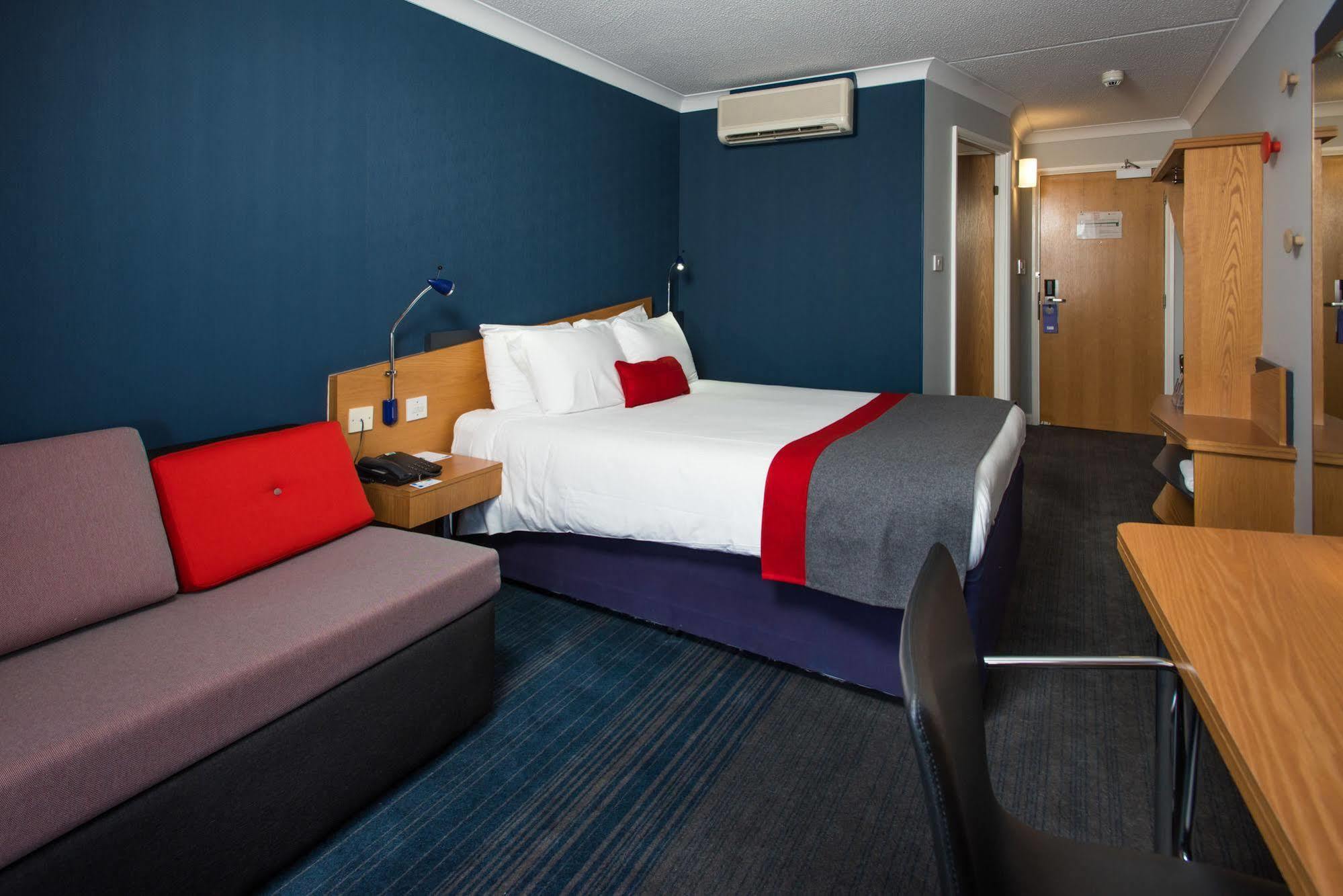 Holiday Inn Express Stoke-On-Trent, An Ihg Hotel Экстерьер фото