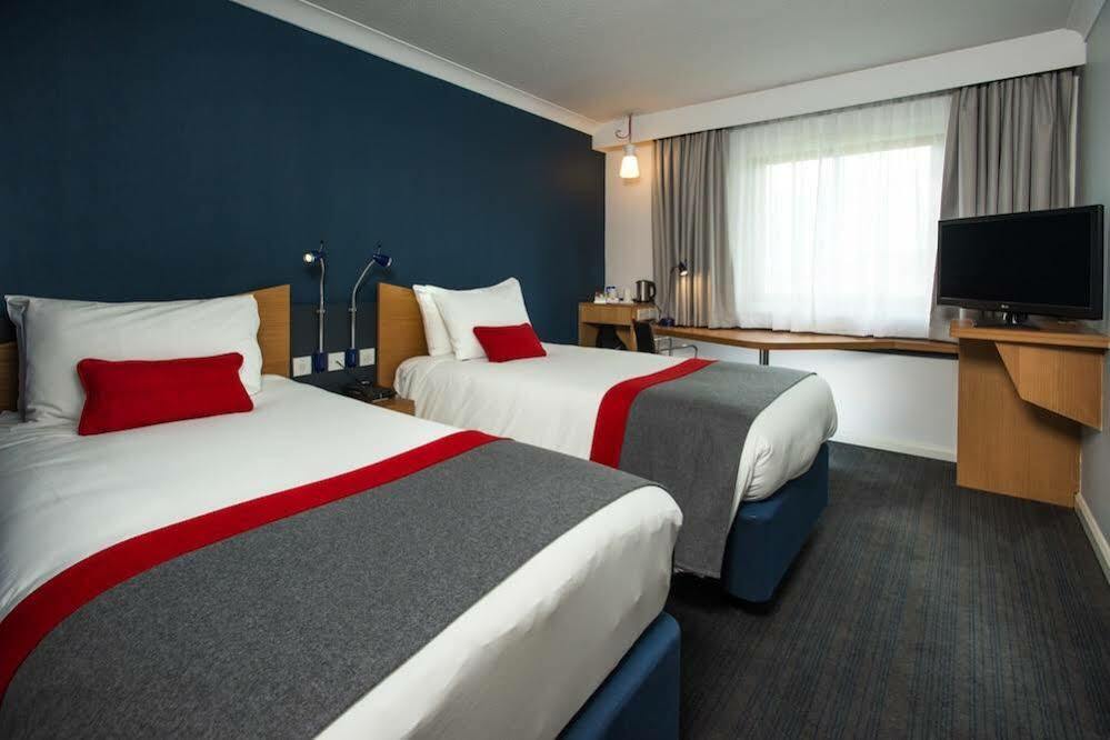 Holiday Inn Express Stoke-On-Trent, An Ihg Hotel Экстерьер фото